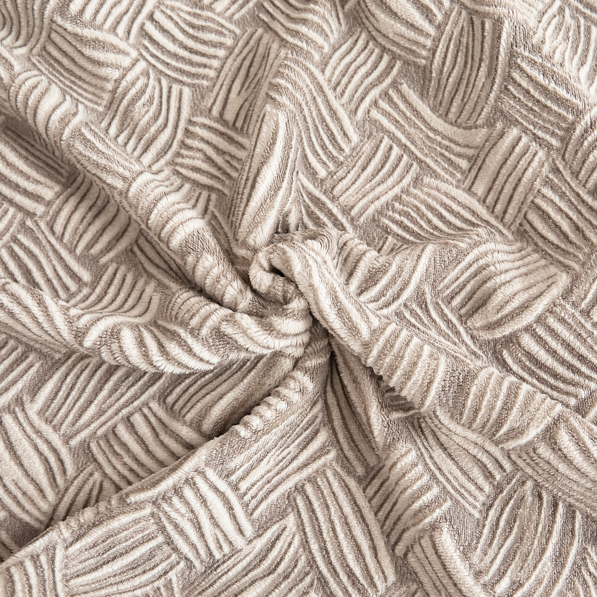 91家纺网 家纺一手货源 找家纺 言一 2025新款A类全消光超柔260G保暖加厚立体雕花牛奶绒四件套 雾迷-咖