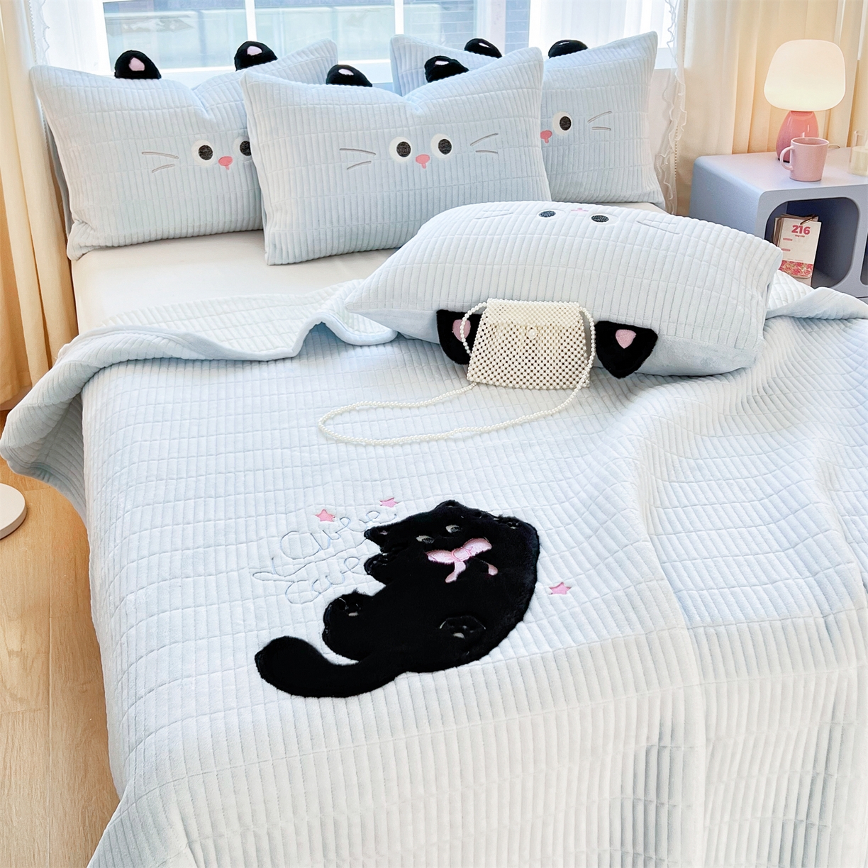 91家纺网 家纺一手货源 找家纺 曼町家居 2025新款秋冬加厚牛奶绒防滑单床盖系列 尤米-天空蓝