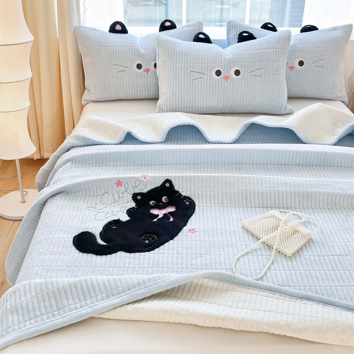 91家纺网 家纺一手货源 找家纺 曼町家居 2025新款秋冬加厚牛奶绒防滑单床盖系列 尤米-天空蓝