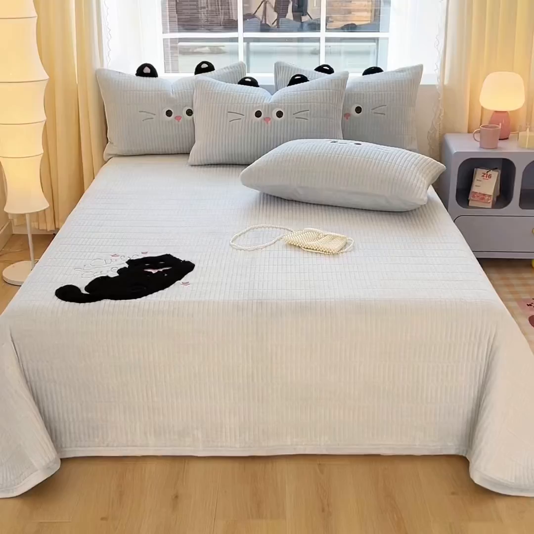 91家纺网 家纺一手货源 找家纺 曼町家居 2025新款秋冬加厚牛奶绒防滑单床盖系列 尤米-天空蓝