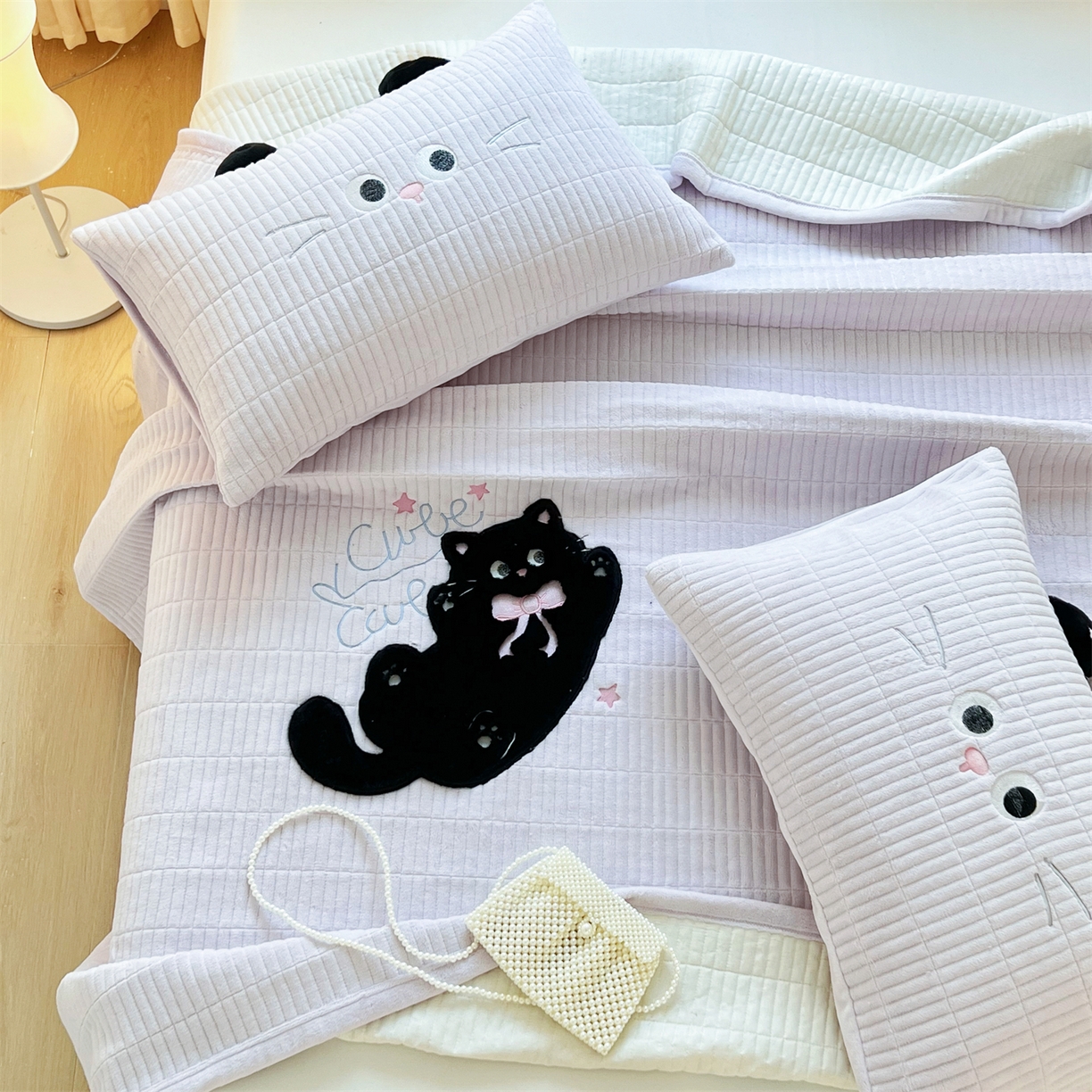 91家纺网 家纺一手货源 找家纺 曼町家居 2025新款秋冬加厚牛奶绒防滑单床盖系列 尤米-梦幻紫