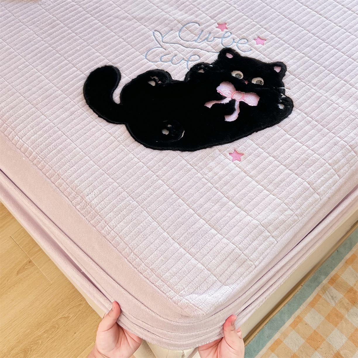 91家纺网 家纺一手货源 找家纺 （总）曼町家居 2025新款秋冬加厚牛奶绒防滑单床笠系列