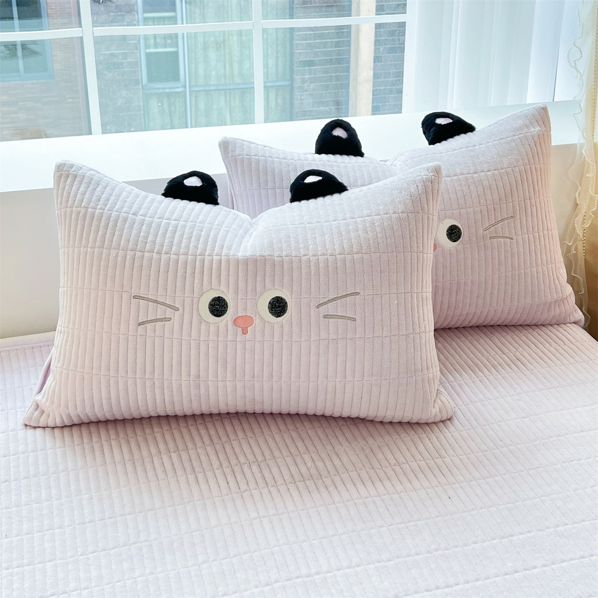 91家纺网 家纺一手货源 找家纺 曼町家居 2025新款秋冬加厚牛奶绒防滑单床盖系列 尤米-梦幻紫