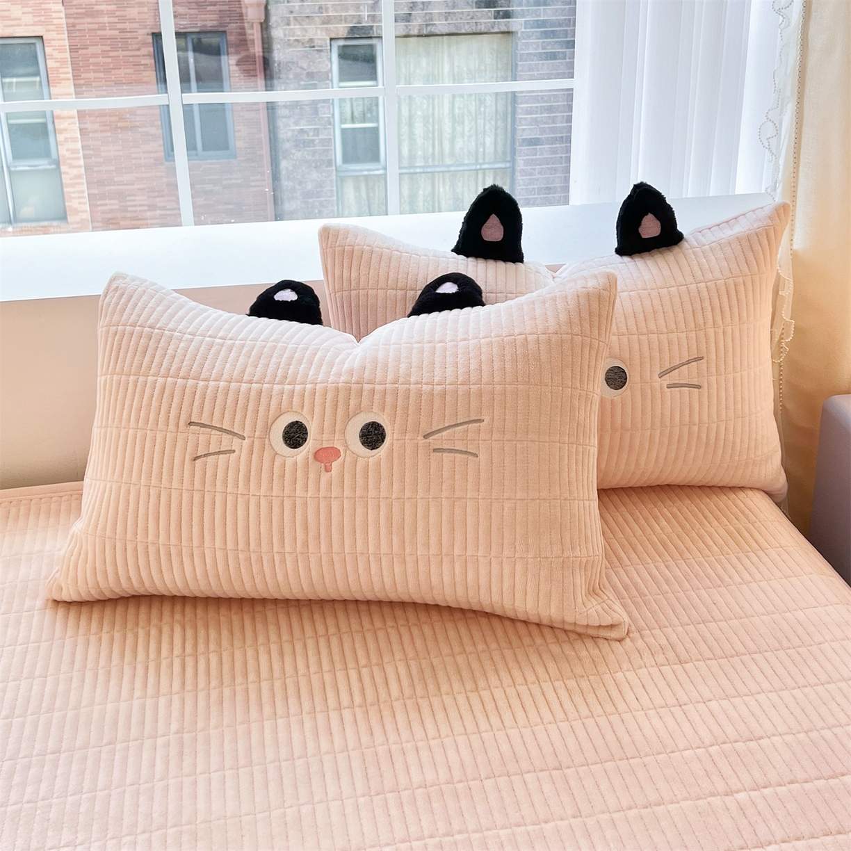 91家纺网 家纺一手货源 找家纺 曼町家居 2025新款秋冬加厚牛奶绒防滑单床盖系列 尤米-蜜桃粉