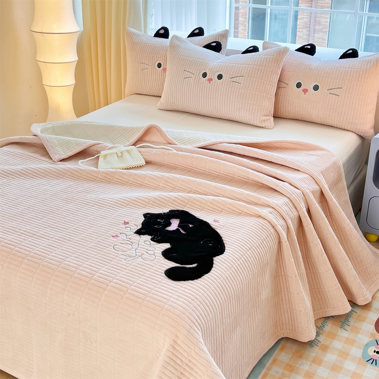 91家纺网 家纺一手货源 找家纺 曼町家居 2025新款秋冬加厚牛奶绒防滑单床盖系列 尤米-蜜桃粉