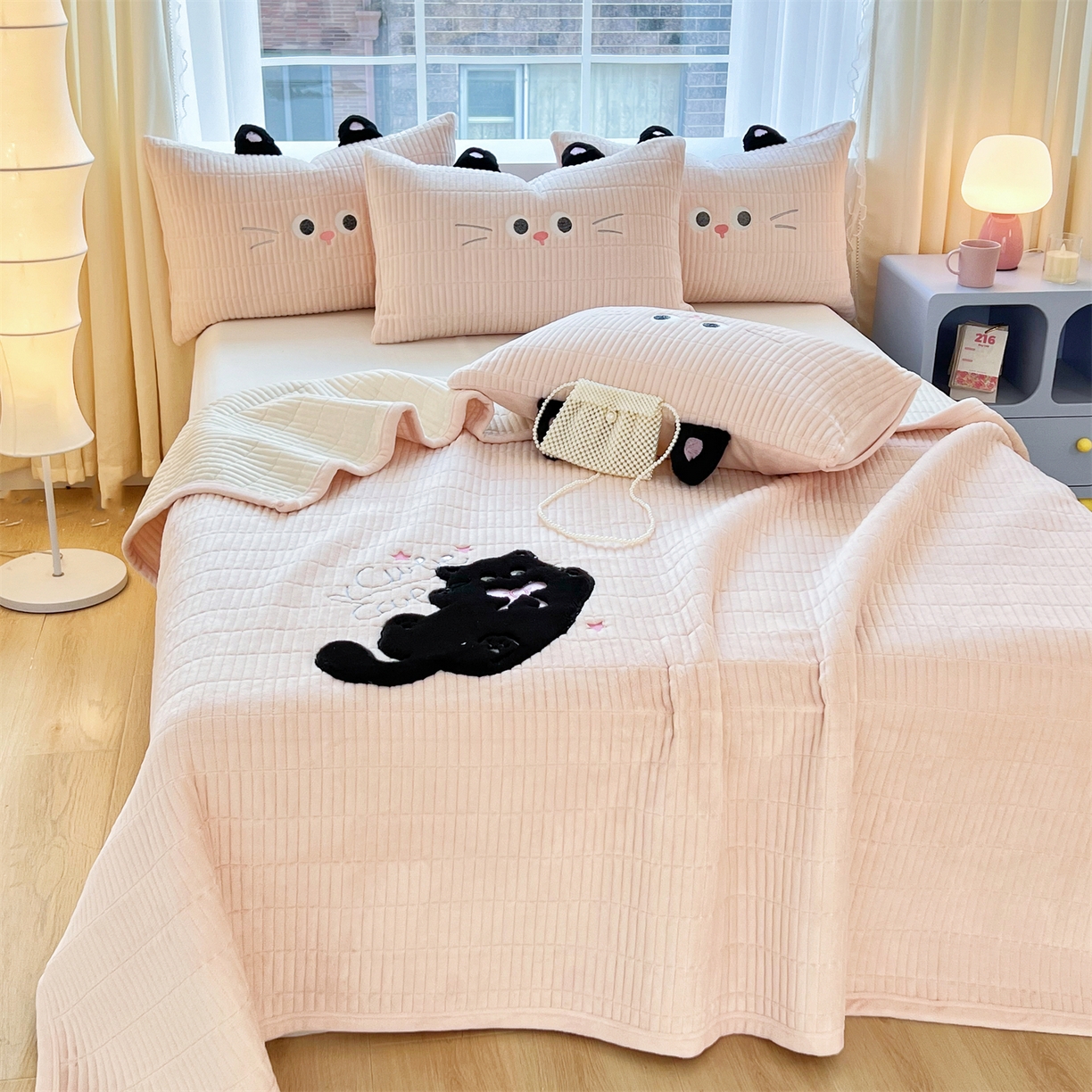 91家纺网 家纺一手货源 找家纺 曼町家居 2025新款秋冬加厚牛奶绒防滑单床盖系列 尤米-蜜桃粉