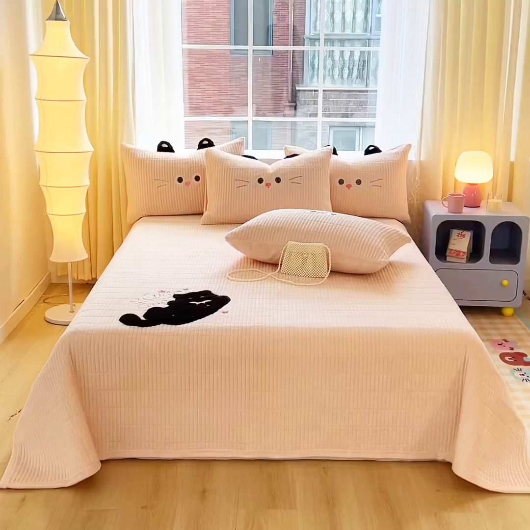 91家纺网 家纺一手货源 找家纺 曼町家居 2025新款秋冬加厚牛奶绒防滑单床盖系列 尤米-蜜桃粉