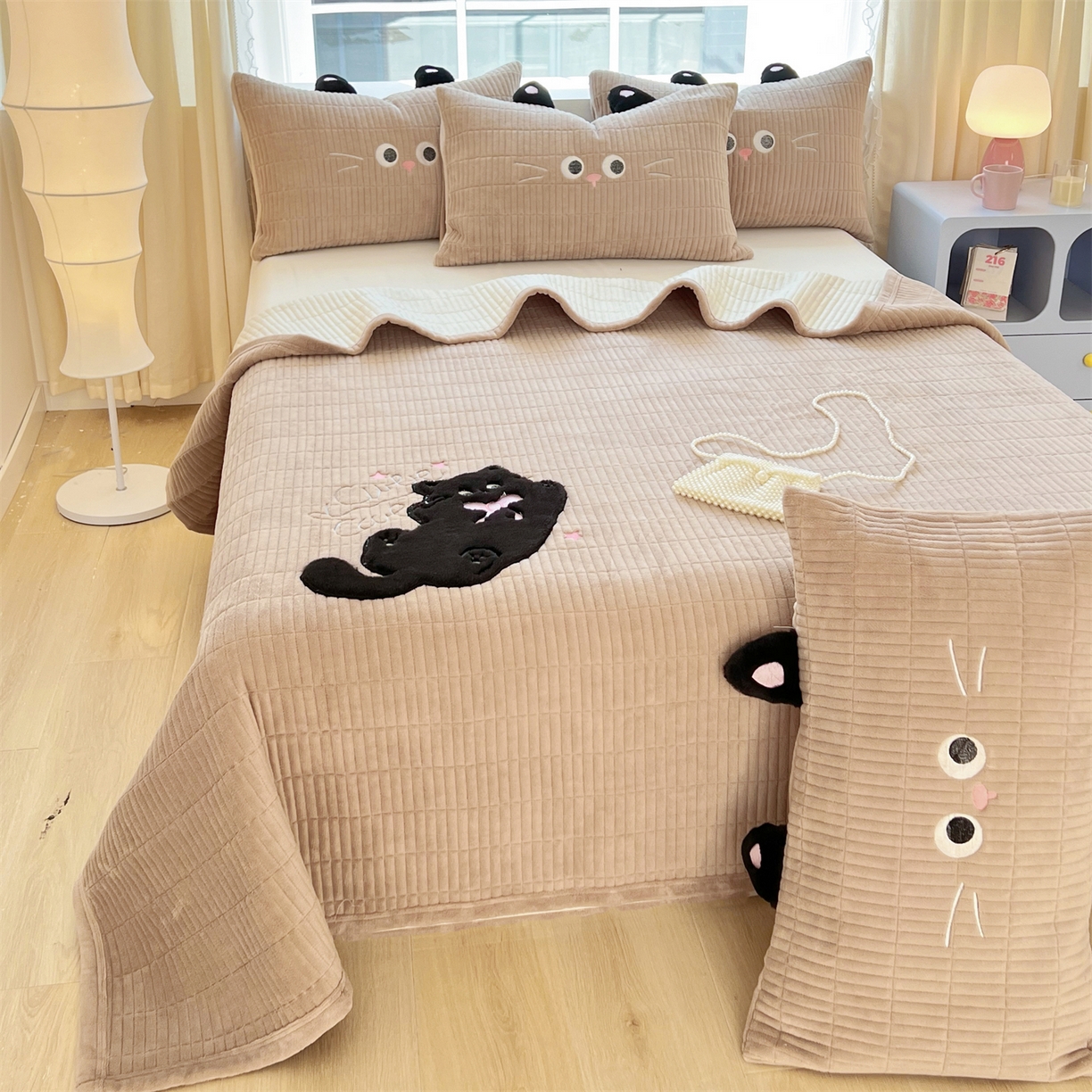 91家纺网 家纺一手货源 找家纺 曼町家居 2025新款秋冬加厚牛奶绒防滑单床盖系列 尤米-奶茶咖