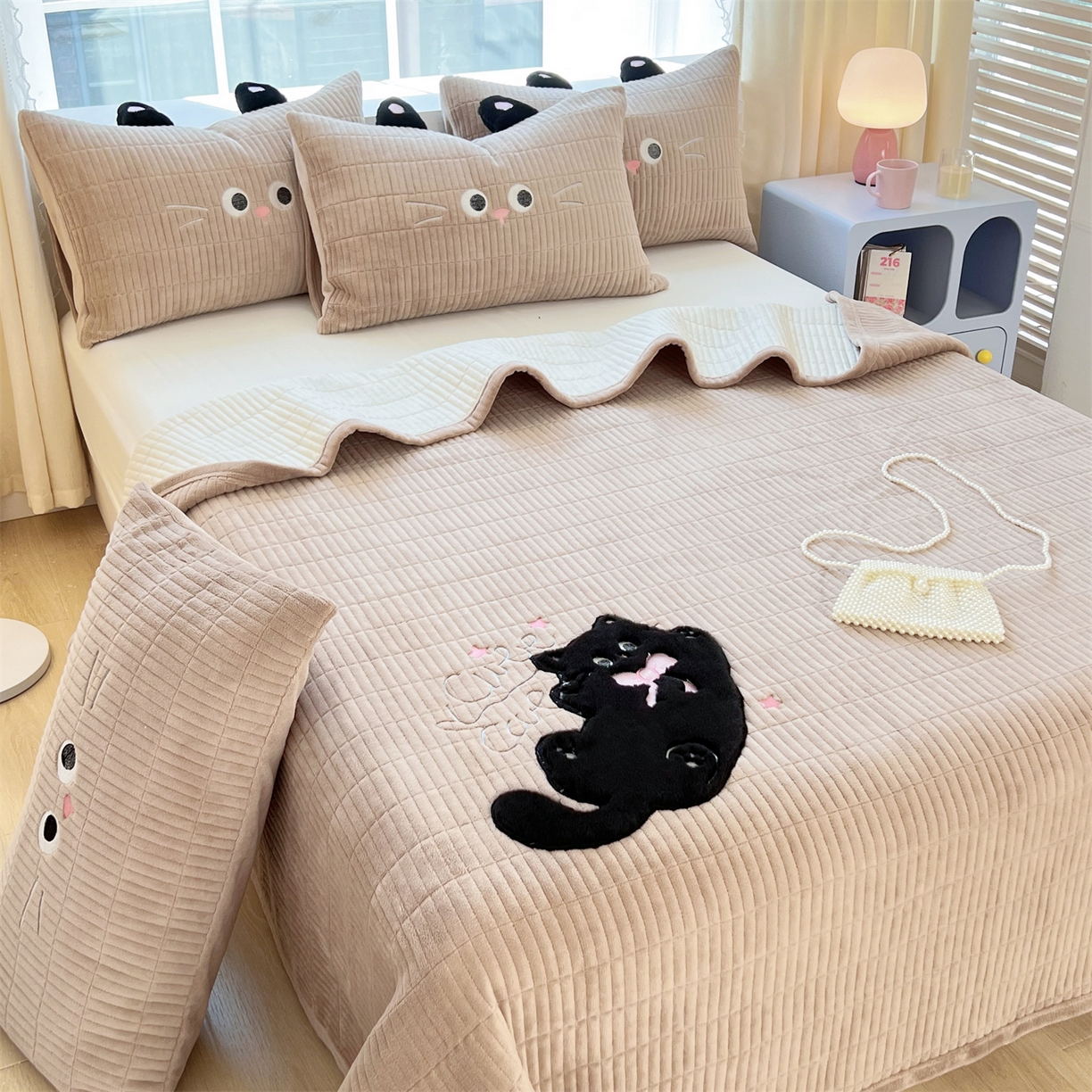 91家纺网 家纺一手货源 找家纺 曼町家居 2025新款秋冬加厚牛奶绒防滑单床盖系列 尤米-奶茶咖