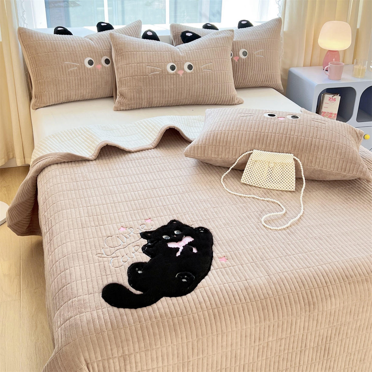 91家纺网 家纺一手货源 找家纺 曼町家居 2025新款秋冬加厚牛奶绒防滑单床盖系列 尤米-奶茶咖