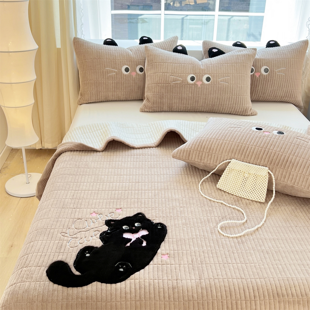 91家纺网 家纺一手货源 找家纺 曼町家居 2025新款秋冬加厚牛奶绒防滑单床盖系列 尤米-奶茶咖