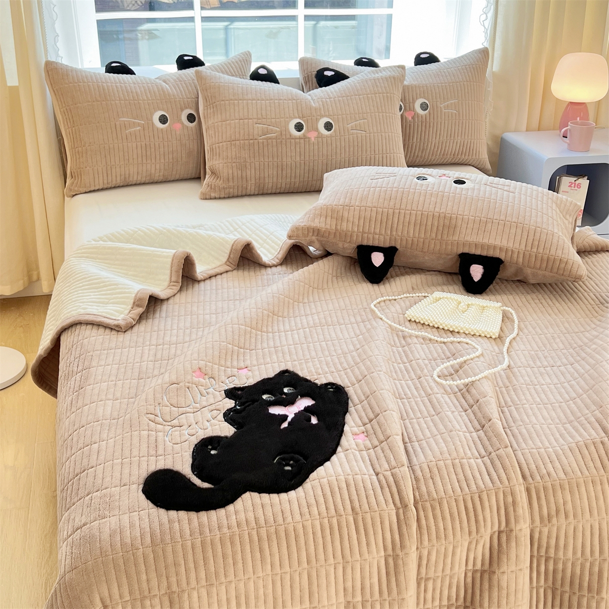 91家纺网 家纺一手货源 找家纺 曼町家居 2025新款秋冬加厚牛奶绒防滑单床盖系列 尤米-奶茶咖