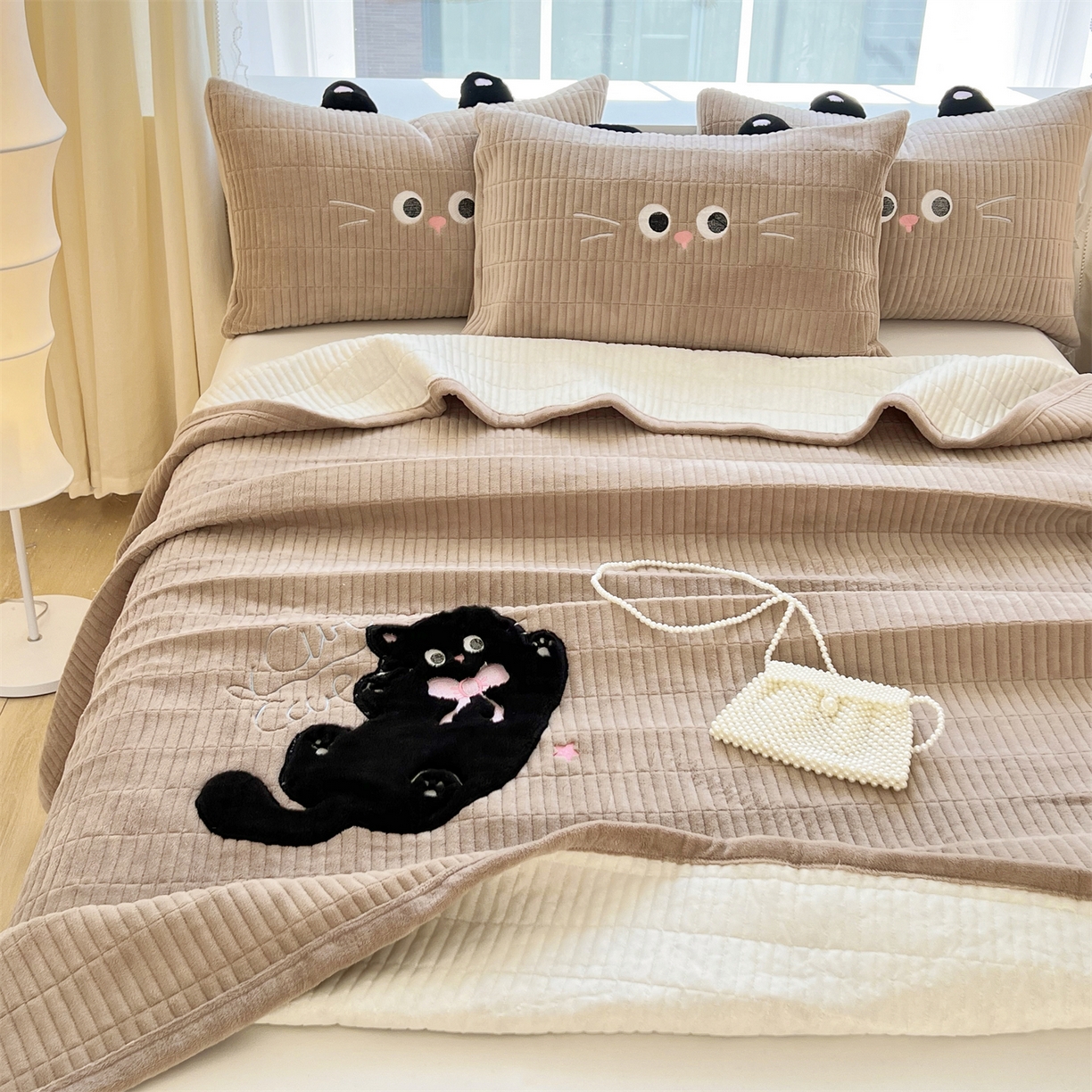 91家纺网 家纺一手货源 找家纺 曼町家居 2025新款秋冬加厚牛奶绒防滑单床盖系列 尤米-奶茶咖