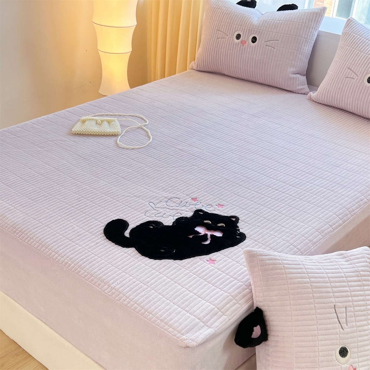 91家纺网 家纺一手货源 找家纺 曼町家居 2025新款秋冬加厚牛奶绒防滑单床笠系列 尤米-梦幻紫