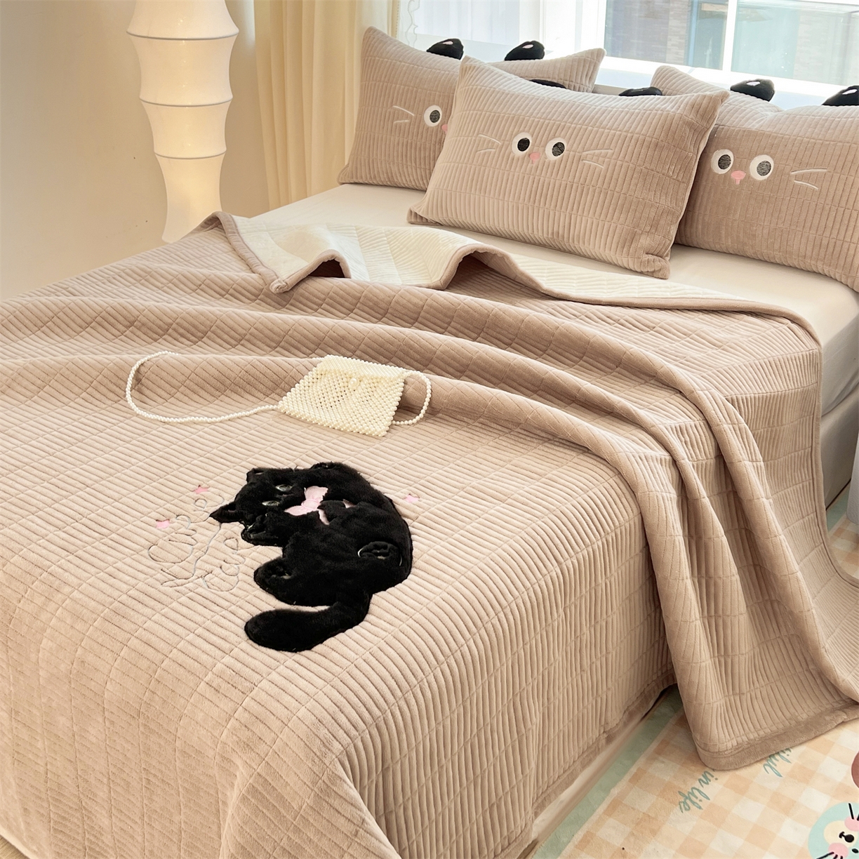 91家纺网 家纺一手货源 找家纺 曼町家居 2025新款秋冬加厚牛奶绒防滑单床盖系列 尤米-奶茶咖