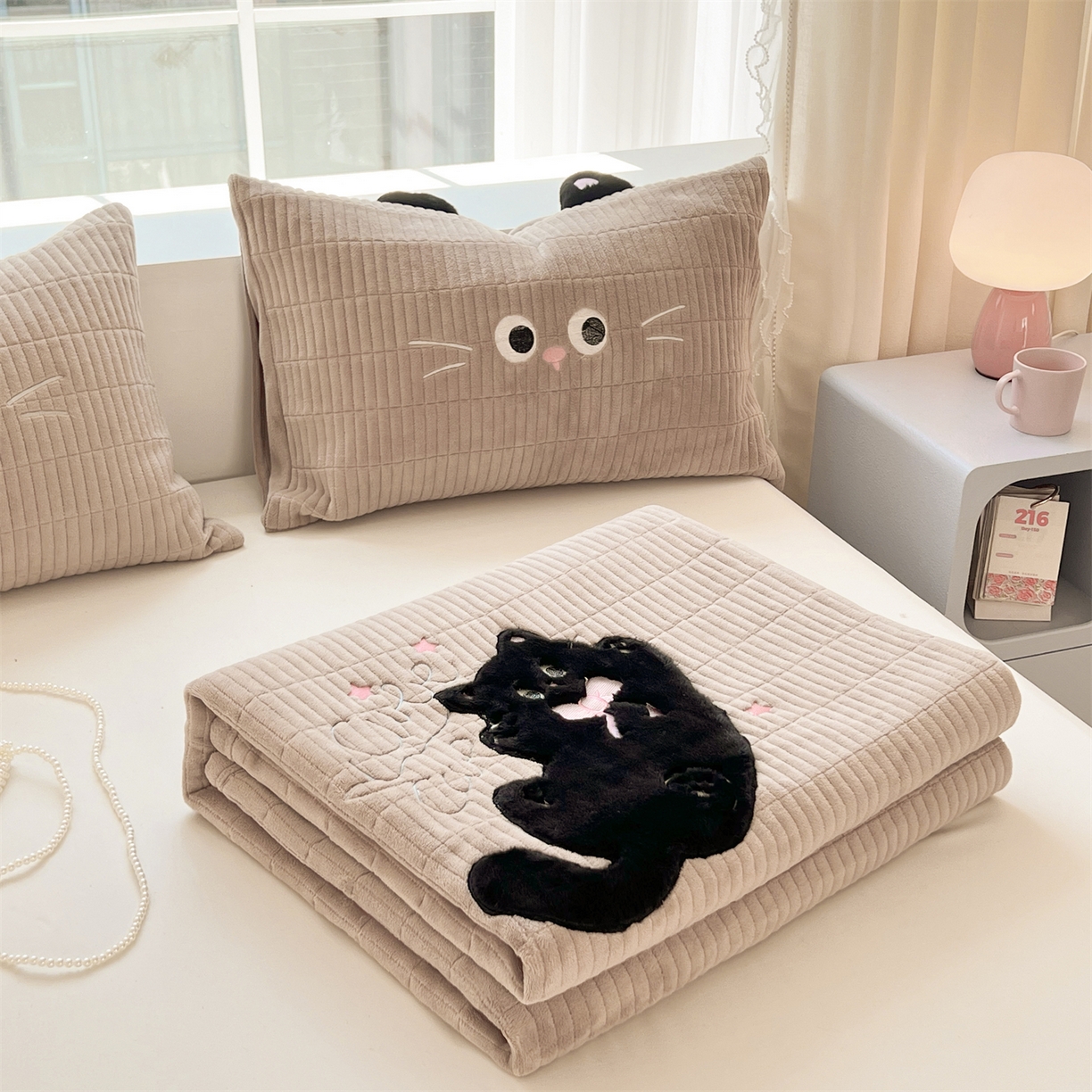 91家纺网 家纺一手货源 找家纺 曼町家居 2025新款秋冬加厚牛奶绒防滑单床盖系列 尤米-奶茶咖