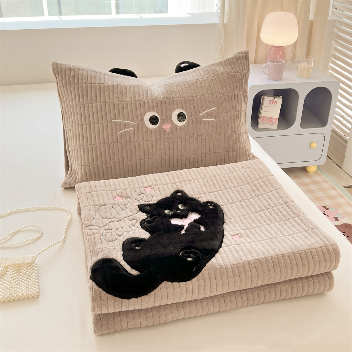 91家纺网 家纺一手货源 找家纺 曼町家居 2025新款秋冬加厚牛奶绒防滑单床盖系列 尤米-奶茶咖