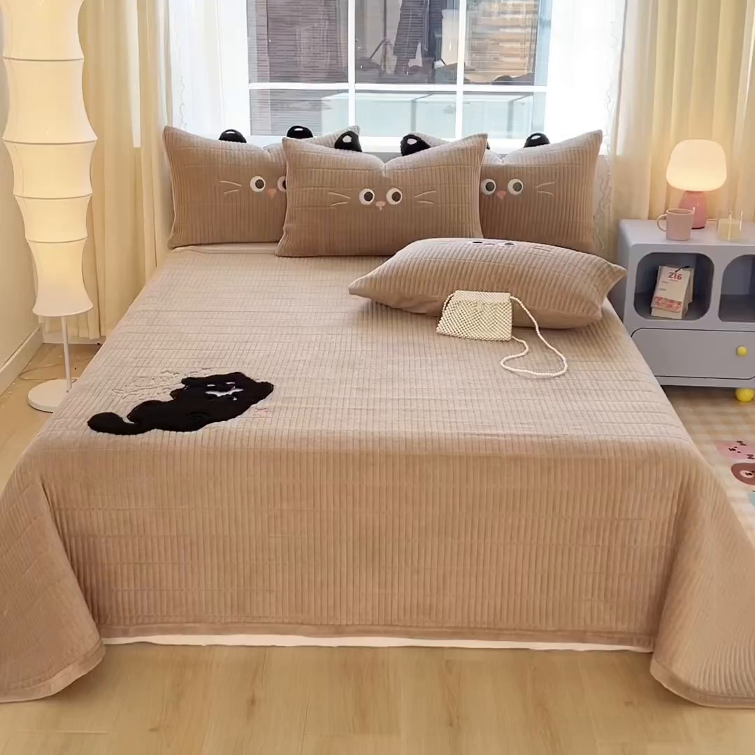 91家纺网 家纺一手货源 找家纺 曼町家居 2025新款秋冬加厚牛奶绒防滑单床盖系列 尤米-奶茶咖