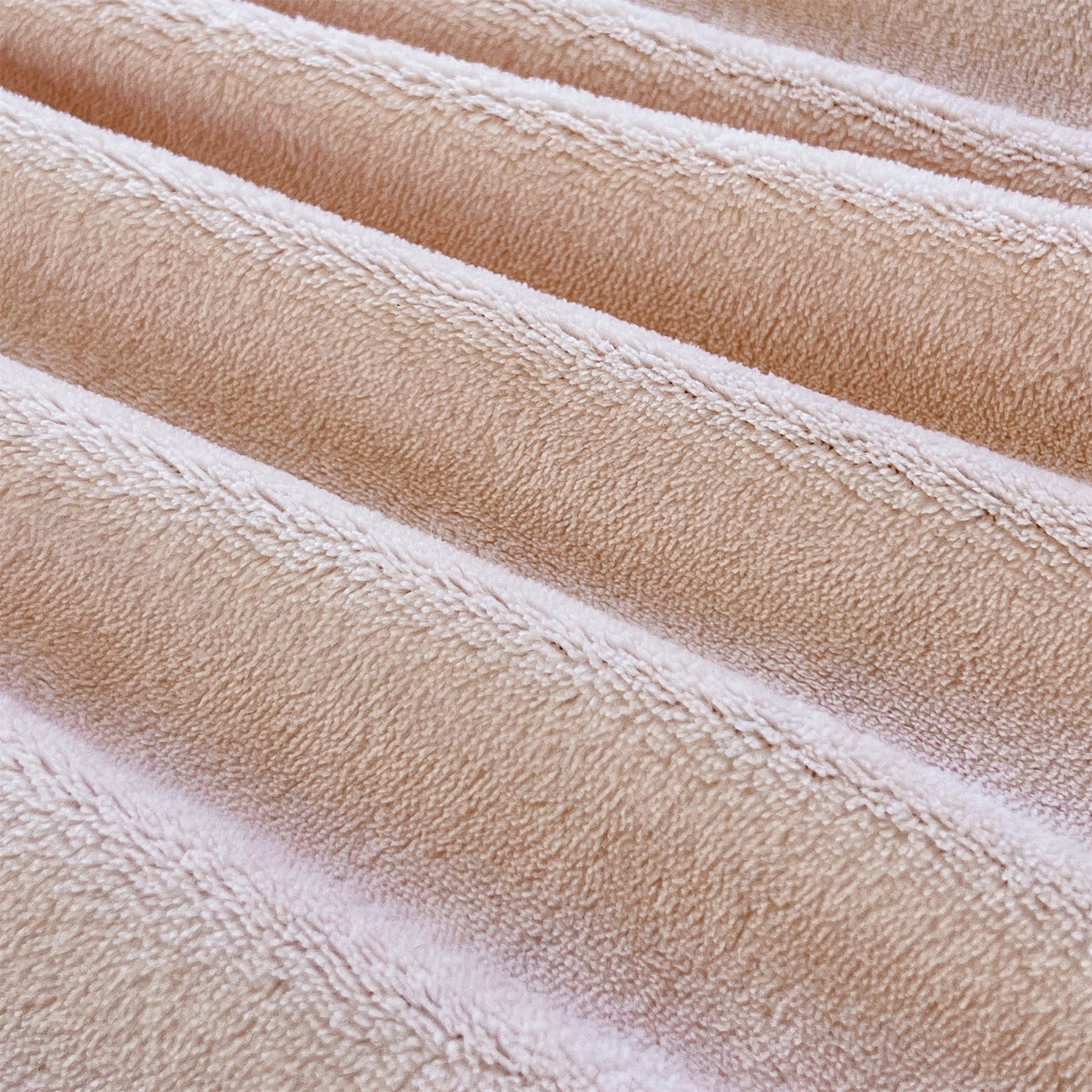 91家纺网 家纺一手货源 找家纺 曼町家居 2025新款秋冬加厚牛奶绒防滑单床笠系列 尤米-蜜桃粉