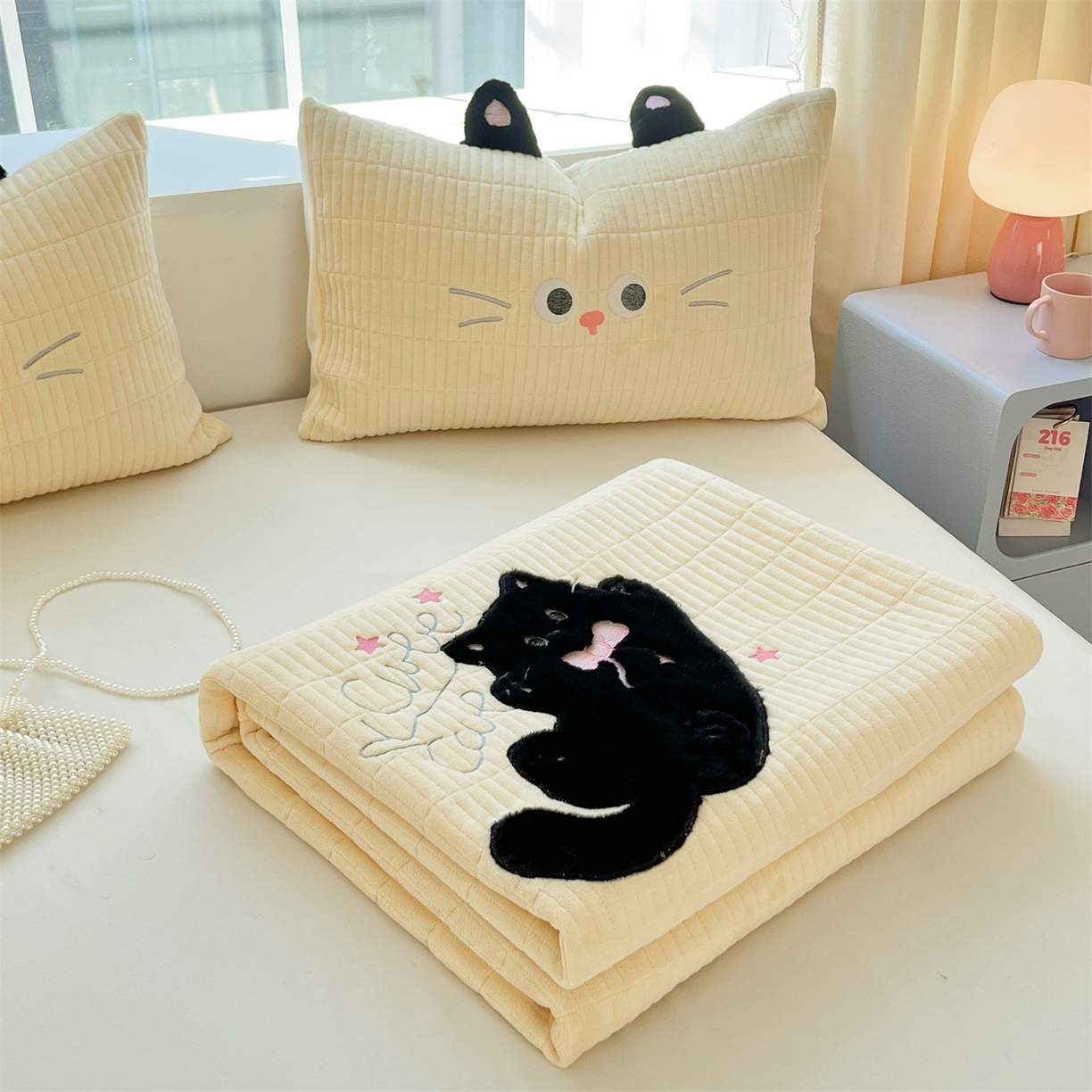 91家纺网 家纺一手货源 找家纺 曼町家居 2025新款秋冬加厚牛奶绒防滑单床盖系列 尤米-芝士黄