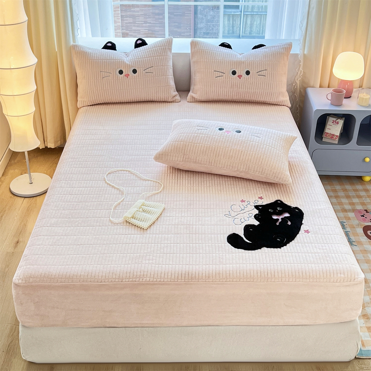 91家纺网 家纺一手货源 找家纺 曼町家居 2025新款秋冬加厚牛奶绒防滑单床笠系列 尤米-蜜桃粉