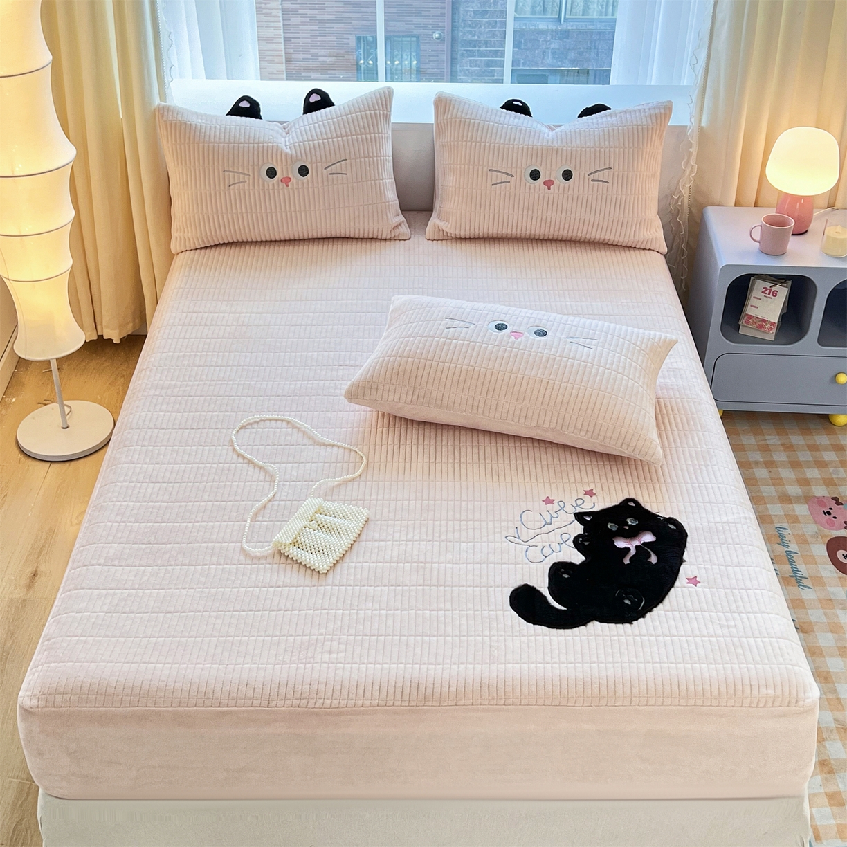 91家纺网 家纺一手货源 找家纺 曼町家居 2025新款秋冬加厚牛奶绒防滑单床笠系列 尤米-蜜桃粉