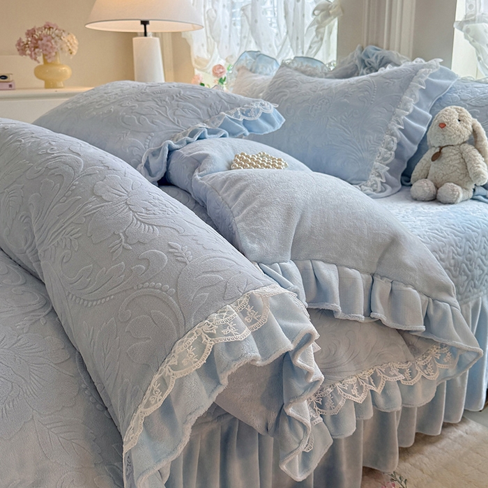 91家纺网 家纺一手货源 找家纺 绒棉世家 2025秋冬新款法式韩版花边款加厚牛奶绒双面宝宝绒四件套 秘密花园-兰
