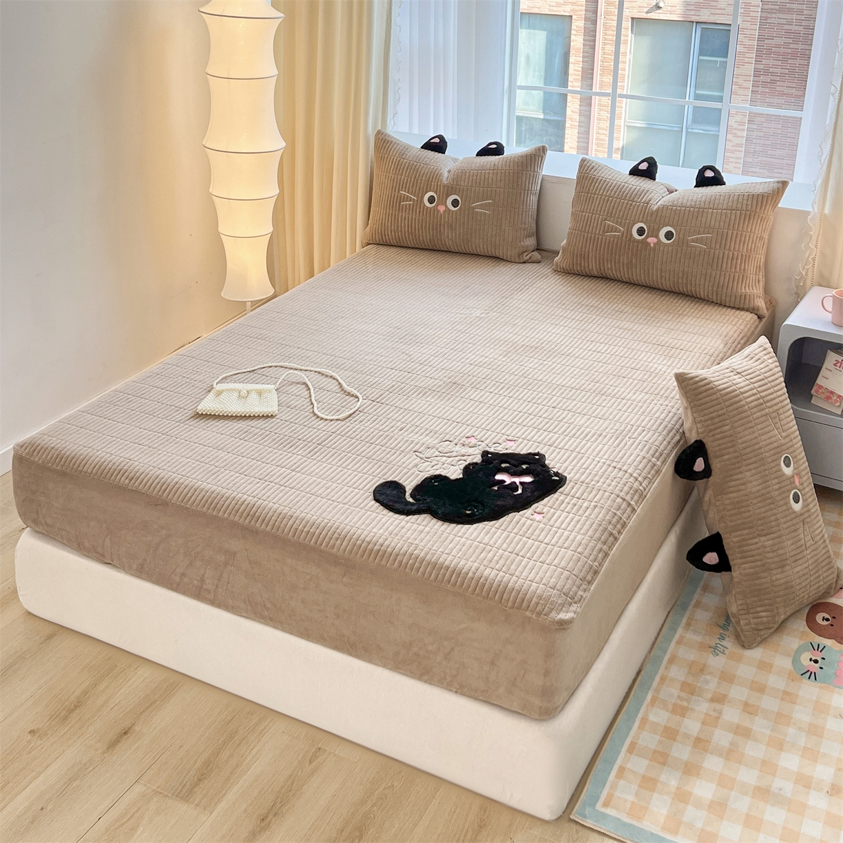 91家纺网 家纺一手货源 找家纺 曼町家居 2025新款秋冬加厚牛奶绒防滑单床笠系列 尤米-奶茶咖