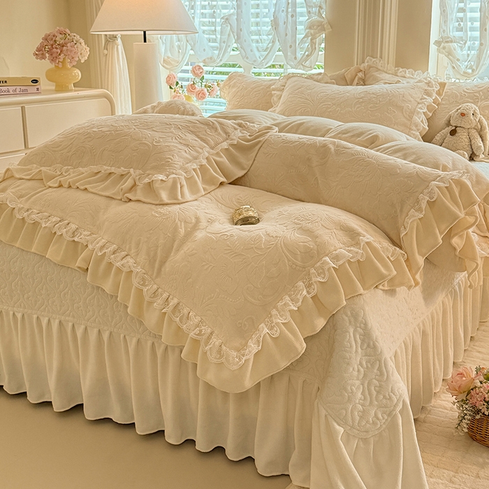 91家纺网 家纺一手货源 找家纺 绒棉世家 2025秋冬新款法式韩版花边款加厚牛奶绒双面宝宝绒四件套 秘密花园-米白