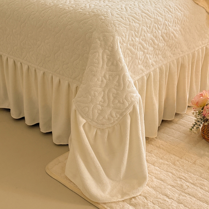 91家纺网 家纺一手货源 找家纺 绒棉世家 2025秋冬新款法式韩版花边款加厚牛奶绒双面宝宝绒四件套 秘密花园-米白