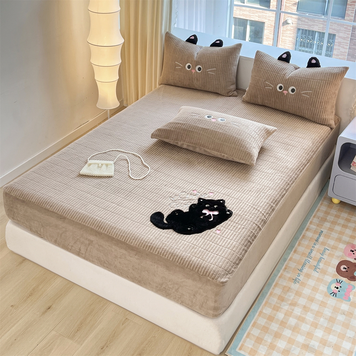 91家纺网 家纺一手货源 找家纺 曼町家居 2025新款秋冬加厚牛奶绒防滑单床笠系列 尤米-奶茶咖