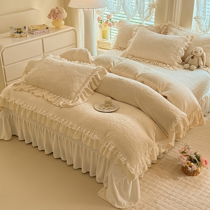 91家纺网 家纺一手货源 找家纺 绒棉世家 2025秋冬新款法式韩版花边款加厚牛奶绒双面宝宝绒四件套 秘密花园-米白