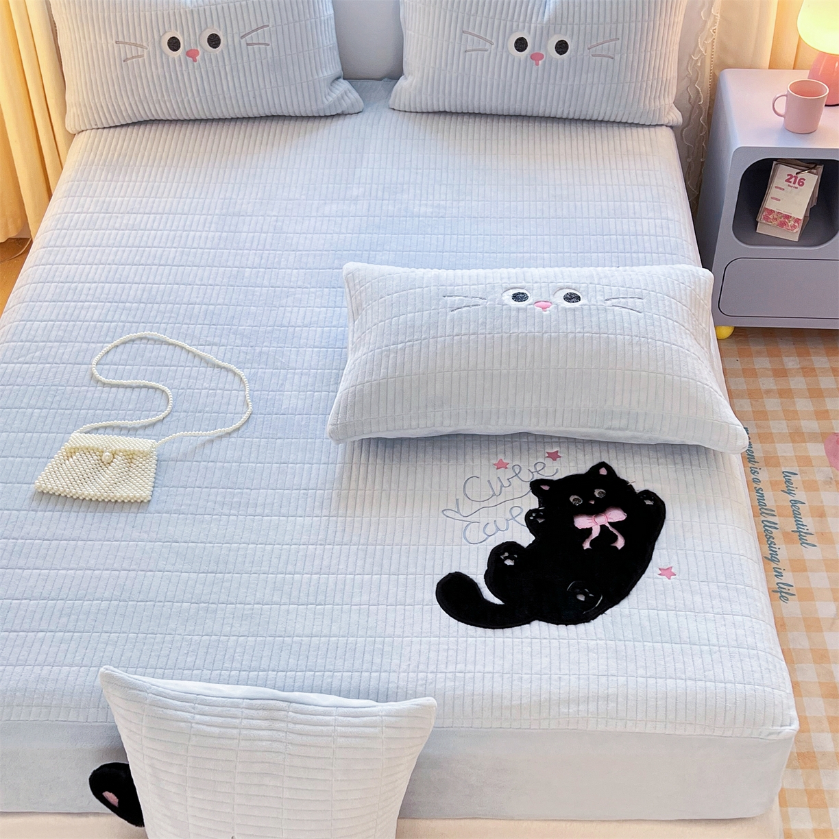 91家纺网 家纺一手货源 找家纺 曼町家居 2025新款秋冬加厚牛奶绒防滑单床笠系列 尤米-天空蓝