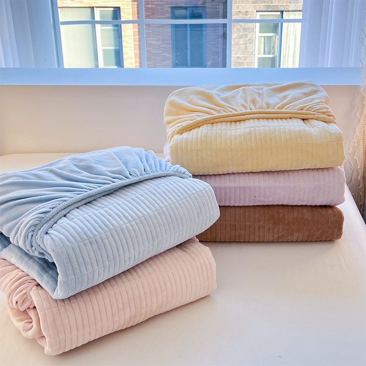 91家纺网 家纺一手货源 找家纺 曼町家居 2025新款秋冬加厚牛奶绒防滑单床笠系列 尤米-天空蓝