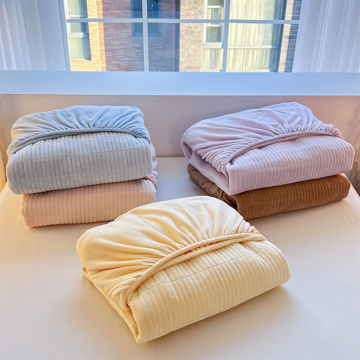 91家纺网 家纺一手货源 找家纺 曼町家居 2025新款秋冬加厚牛奶绒防滑单床笠系列 尤米-天空蓝