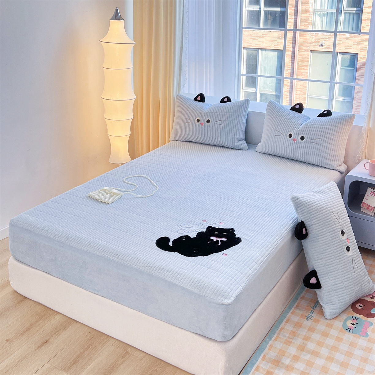 91家纺网 家纺一手货源 找家纺 曼町家居 2025新款秋冬加厚牛奶绒防滑单床笠系列 尤米-天空蓝