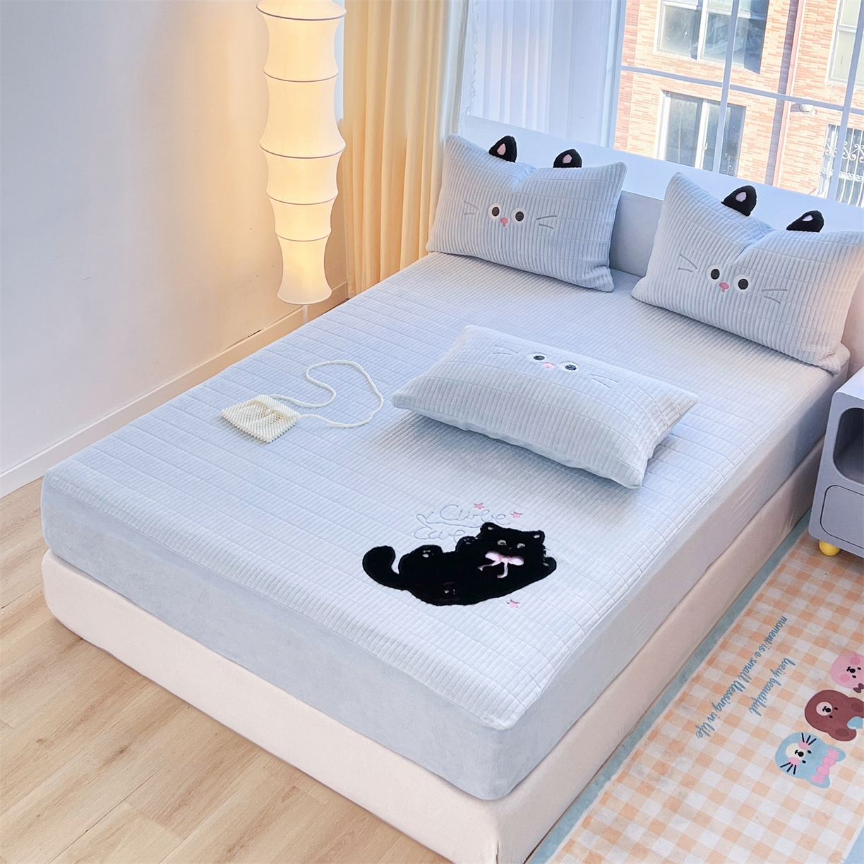 91家纺网 家纺一手货源 找家纺 曼町家居 2025新款秋冬加厚牛奶绒防滑单床笠系列 尤米-天空蓝