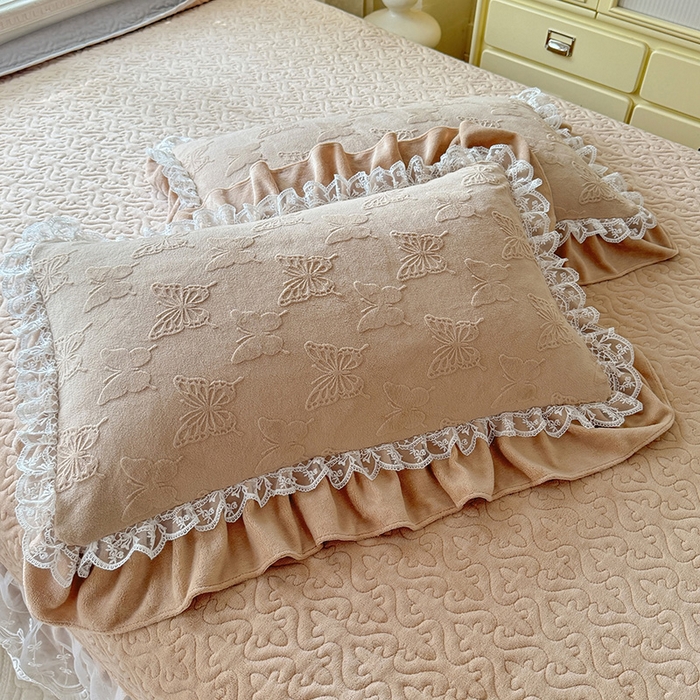 91家纺网 家纺一手货源 找家纺 绒棉世家 2025秋冬新款法式韩版花边款加厚牛奶绒双面宝宝绒四件套 艾薇尔-咖