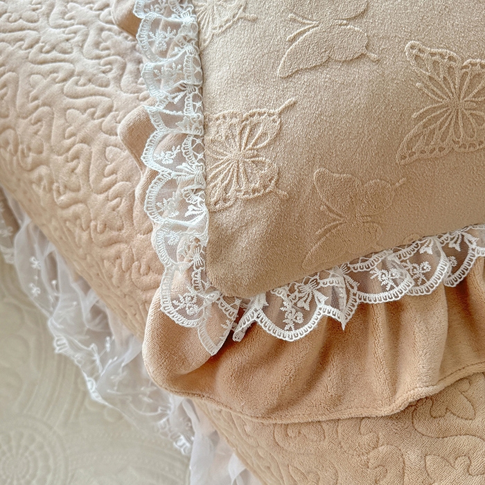 91家纺网 家纺一手货源 找家纺 绒棉世家 2025秋冬新款法式韩版花边款加厚牛奶绒双面宝宝绒四件套 艾薇尔-咖