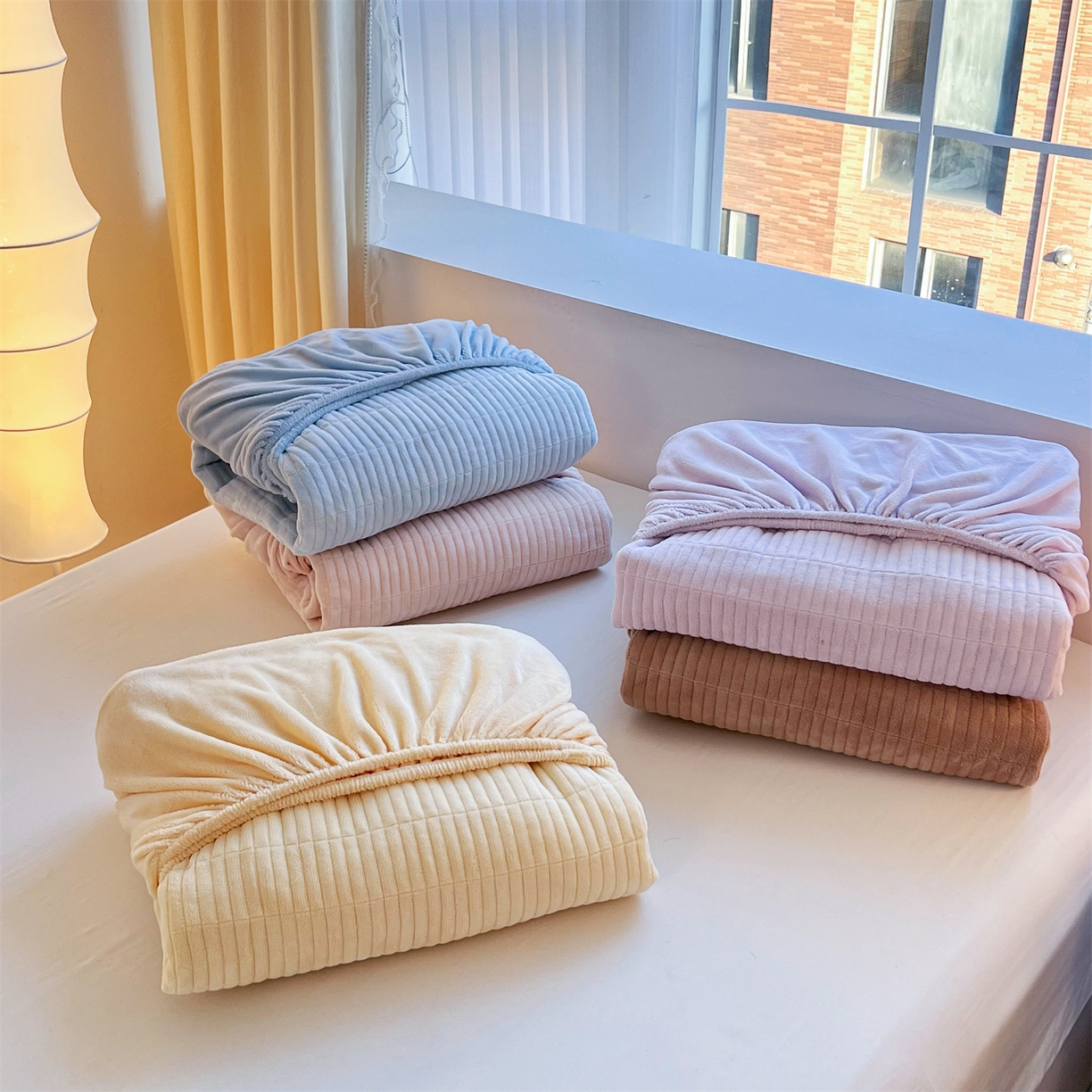 91家纺网 家纺一手货源 找家纺 曼町家居 2025新款秋冬加厚牛奶绒防滑单床笠系列 尤米-天空蓝