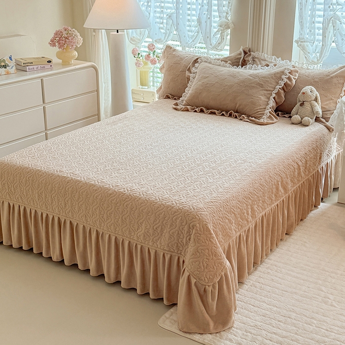 91家纺网 家纺一手货源 找家纺 绒棉世家 2025秋冬新款法式韩版花边款加厚牛奶绒双面宝宝绒四件套 艾薇尔-咖