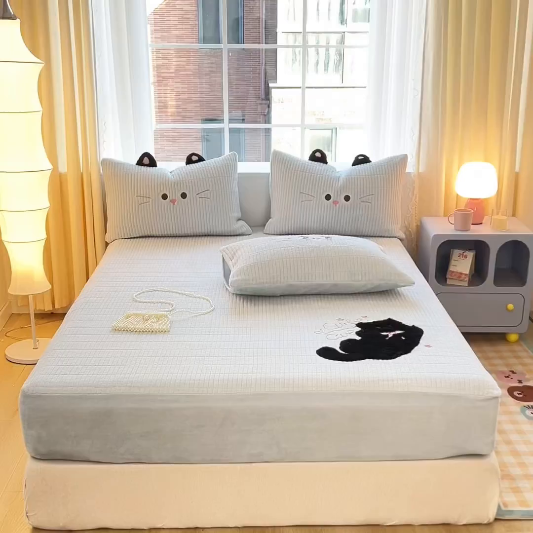 91家纺网 家纺一手货源 找家纺 曼町家居 2025新款秋冬加厚牛奶绒防滑单床笠系列 尤米-天空蓝