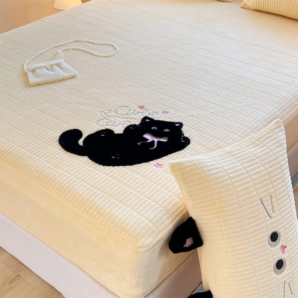 91家纺网 家纺一手货源 找家纺 曼町家居 2025新款秋冬加厚牛奶绒防滑单床笠系列 尤米-芝士黄