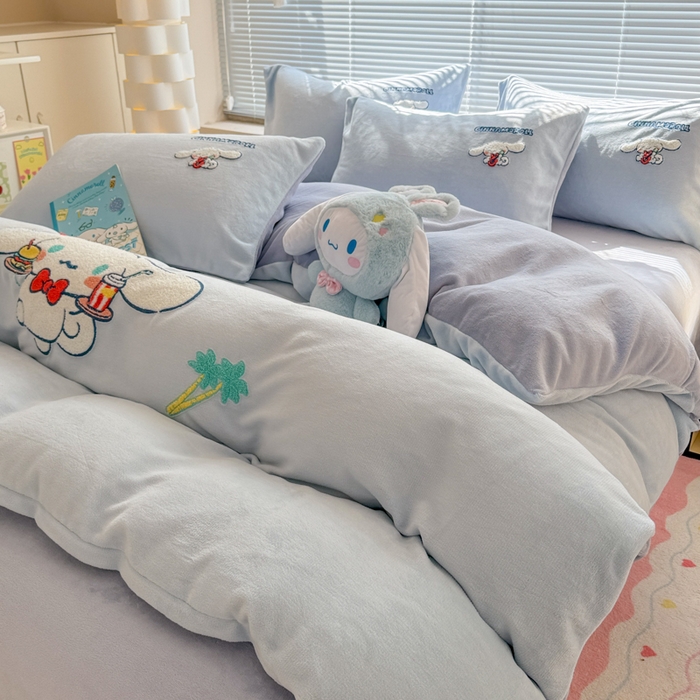 91家纺网 家纺一手货源 找家纺 沐辰 2025新款A类牛奶绒三丽欧毛巾绣四件套 假日云朵狗