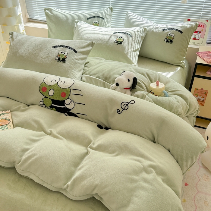 91家纺网 家纺一手货源 找家纺 沐辰 2025新款A类牛奶绒三丽欧毛巾绣四件套 骑行蛙蛙