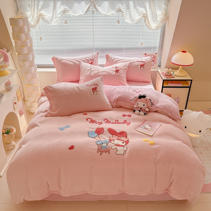 91家纺网 家纺一手货源 找家纺 沐辰 2025新款A类牛奶绒三丽欧毛巾绣四件套 气球美乐蒂