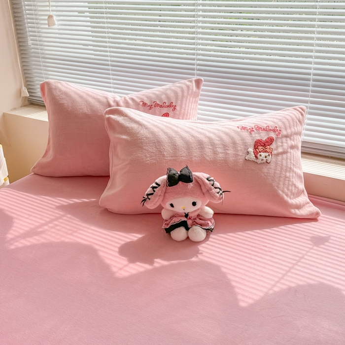 91家纺网 家纺一手货源 找家纺 沐辰 2025新款A类牛奶绒三丽欧毛巾绣四件套 气球美乐蒂