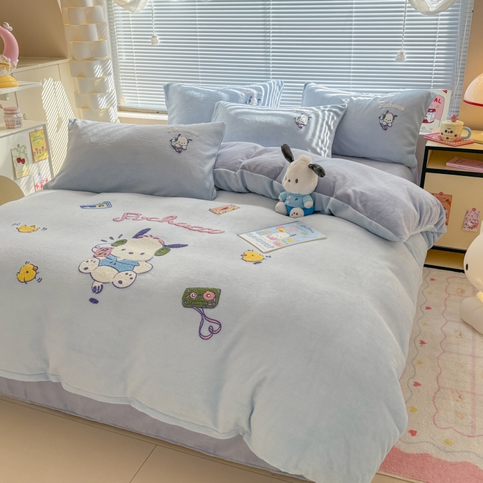 91家纺网 家纺一手货源 找家纺 沐辰 2025新款A类牛奶绒三丽欧毛巾绣四件套 玩家帕恰狗