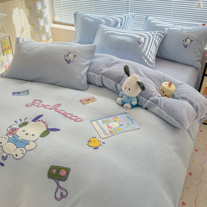 91家纺网 家纺一手货源 找家纺 沐辰 2025新款A类牛奶绒三丽欧毛巾绣四件套 玩家帕恰狗