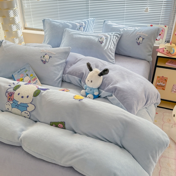 91家纺网 家纺一手货源 找家纺 沐辰 2025新款A类牛奶绒三丽欧毛巾绣四件套 玩家帕恰狗